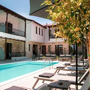 https://iades-suites.chalkidiki-hotels.com