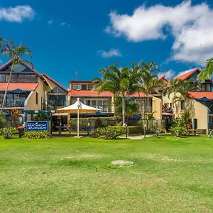 https://beachfront-apartments.hotelsbyronbay.com